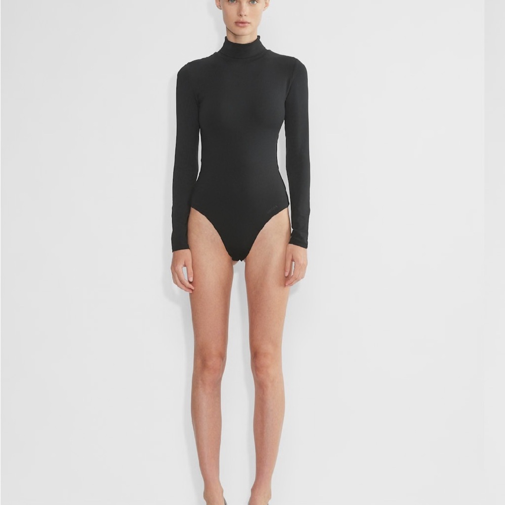Aritzia contour black bodysuit XS
